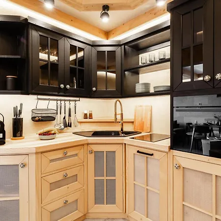 Mountain Base - Milton Bachledzki Wierch 2 *