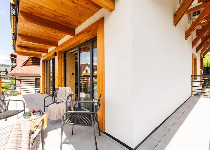 Mountain Base - Milton Bachledzki Wierch 2 זקופאנה